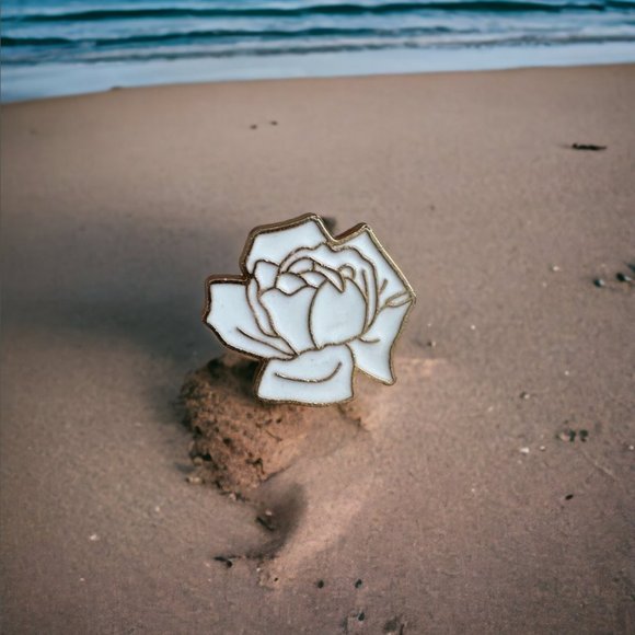 White and Gold Simple Rose Pin Badge - Picture 1 of 11